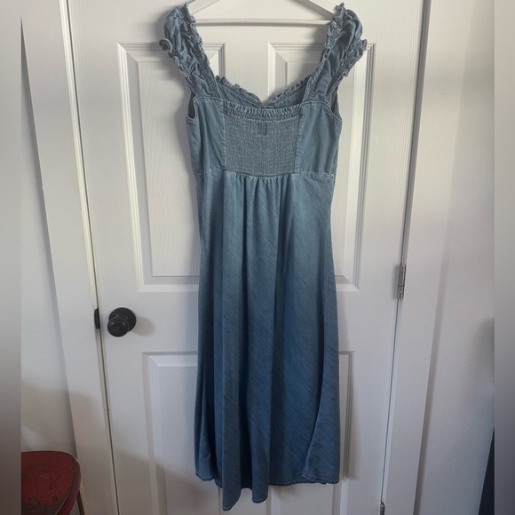 GAP Light Blue Smocked Denim Midi Dress size M - Picture 2 of 4